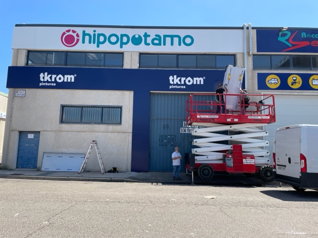 Rótulo y forrado de Pórtico con panel de aluminio