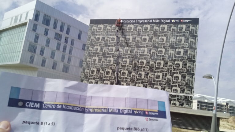 Rotulación de gráfica con vinilos de corte de alta calidad