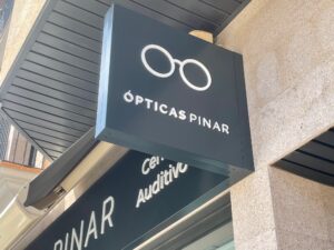 Banderola Luminosa LED textos fresados + metacrilato difusor