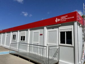 Rótulo en panel de aluminio rojo para Fundación Laboral de la Construcción