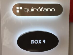 Rótulo luminoso señal clínica dental