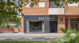 Construcción de fachada y rótulo luminoso LED fresado