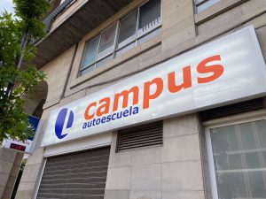 Caja luminosa LED Autoescuela CAMPUS en Plaza San Francisco de Zaragoza