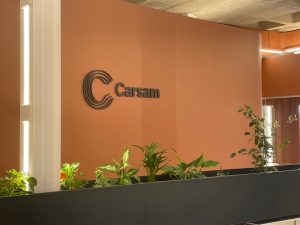Rótulo Corpóreo de PVC lacado Asesoría CARSAM